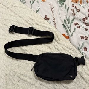 Lululemon belt bag 1L